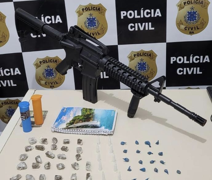 POLÍCIA APREENDE RÉPLICA DE FUZIL EM VALE VERDE 1500 Notícias